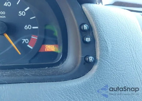 1997 Mercedes-Benz E 320 z USA, uszkodzony, nr VIN WDBJF55FXVA310654